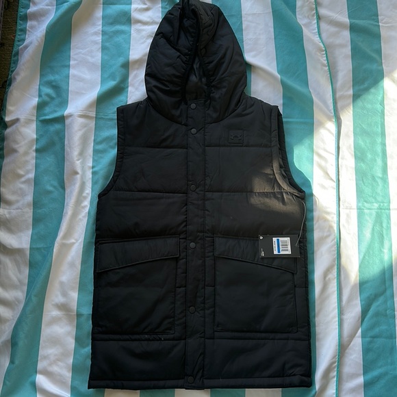 Under Armour Other - 🍀🍀SALE🍀🍀 NWT Under Armour youth XL black puffer vest with hood